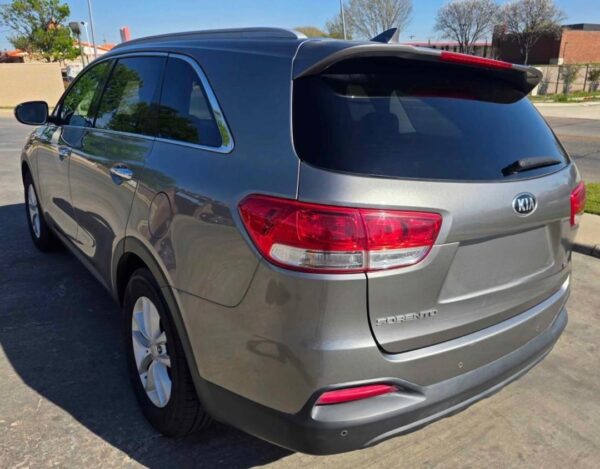 2017 Kia Sorento LX