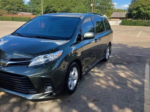 2018 Toyota Sienna LE