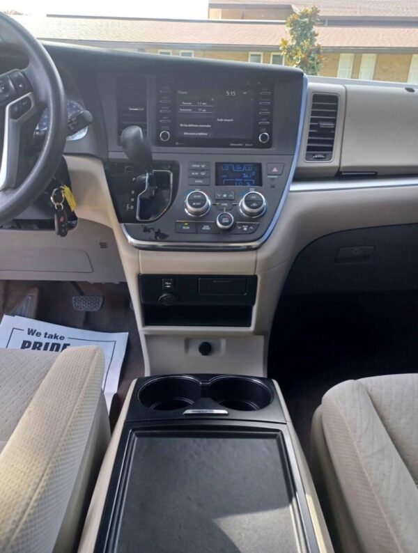 2018 Toyota Sienna LE