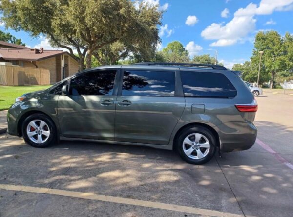 2018 Toyota Sienna LE
