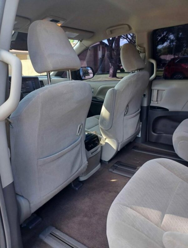 2018 Toyota Sienna LE